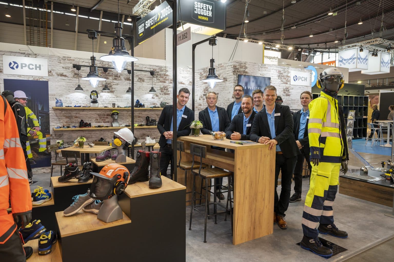 Messestand Teamfoto Safety Jogger